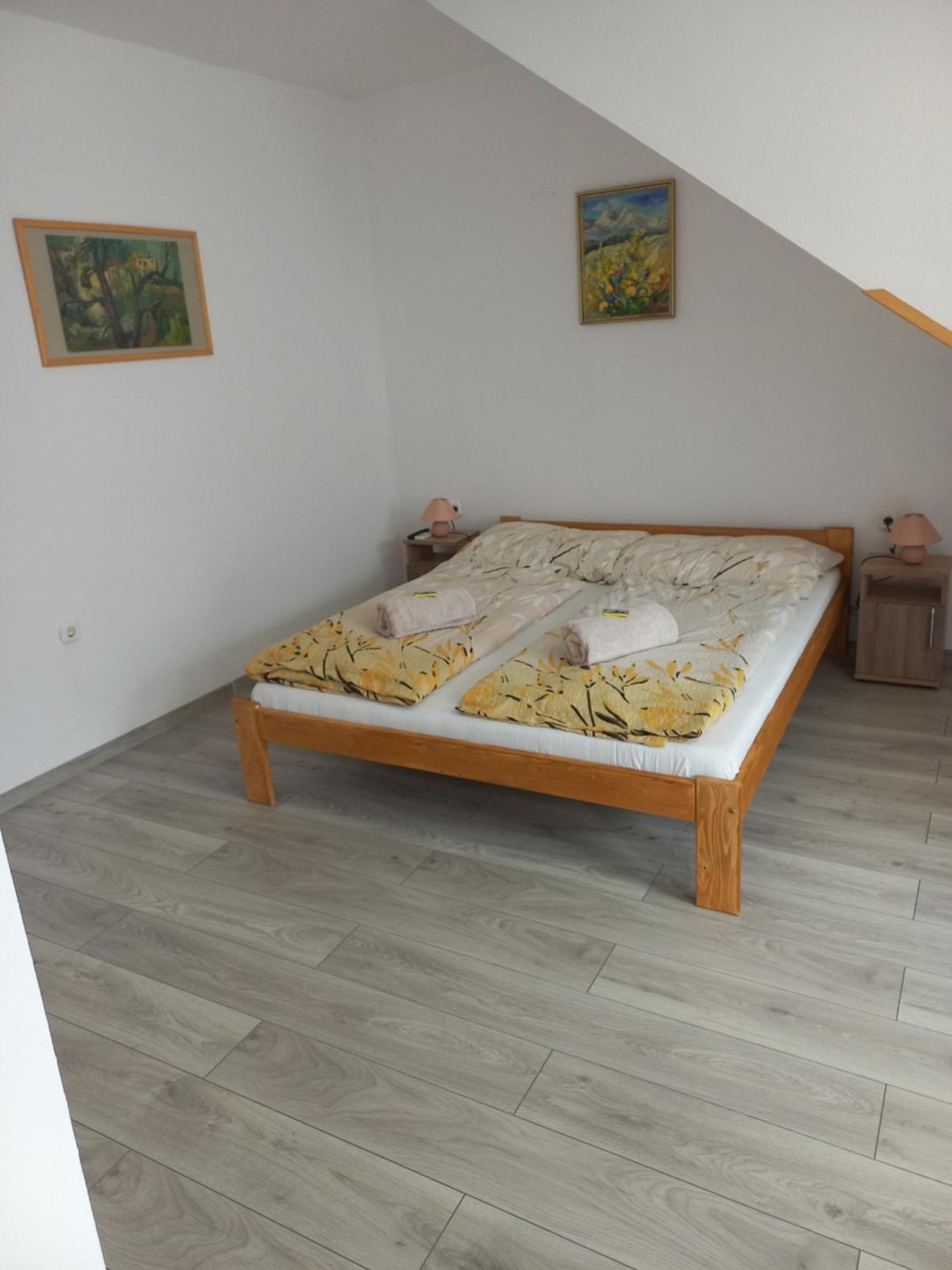Julia Vendeghaz Apartment Sarospatak Ngoại thất bức ảnh