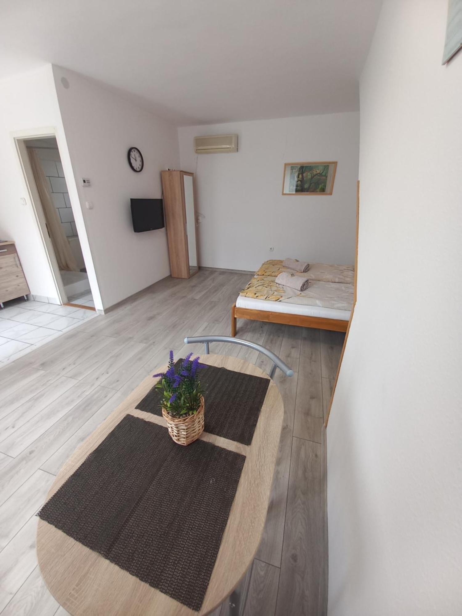 Julia Vendeghaz Apartment Sarospatak Ngoại thất bức ảnh